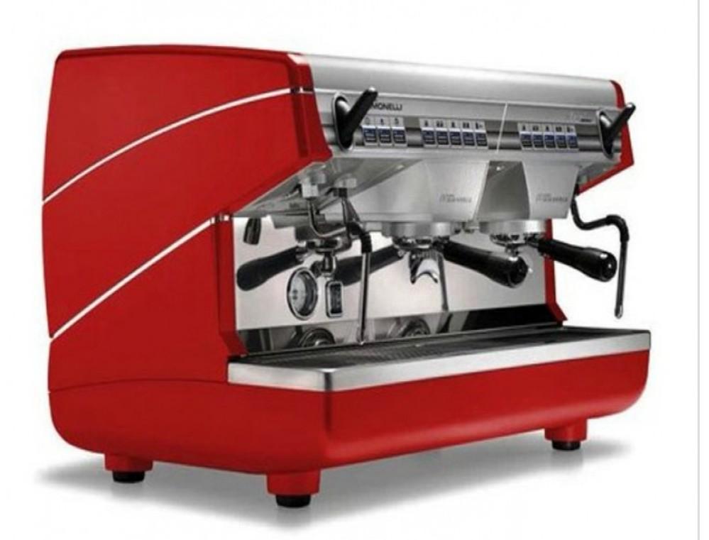 "So Găng" Máy Pha Cà Phê - Expobar hay Nuova Simonelli: Lựa Chọn Tối Ưu?